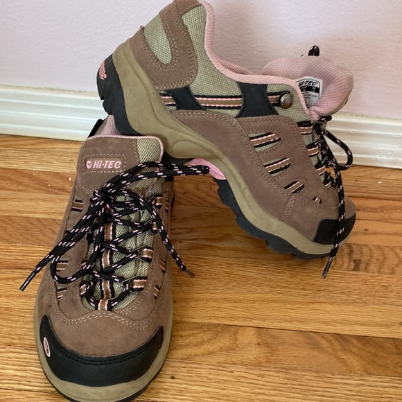 Like NEW Waterproof Hi-tec running/hiking - Picture 2 of 6